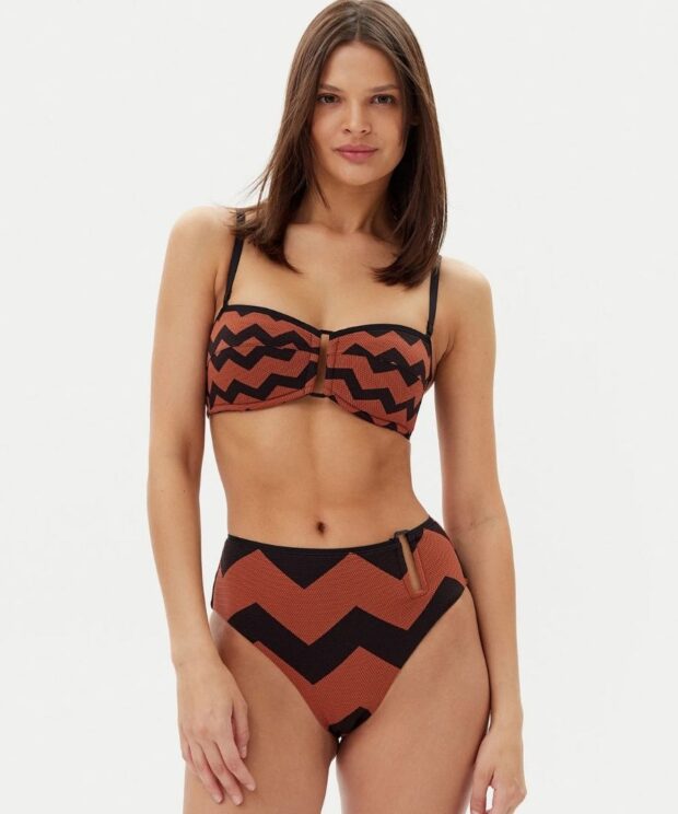 Totem-hypnotic pilnai dengiančios kelnaitės