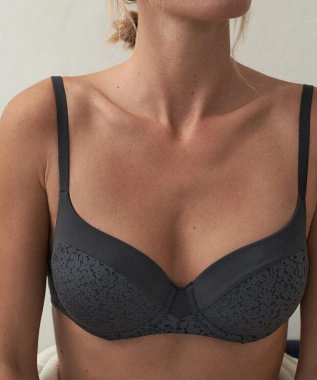 Chantelle liemenėlė Norah t-shirt juodos spl. C13F90/011